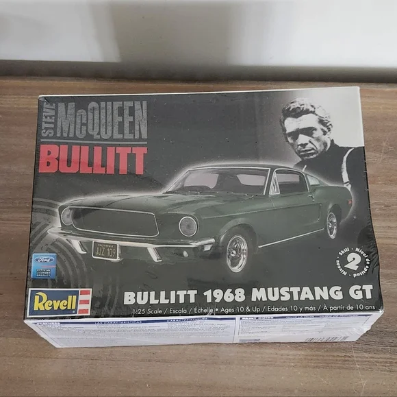 Revell Bullitt 1968 Ford Mustang GT 1:25 Scale Model Kit - Steve McQueen - Picture 15 of 15